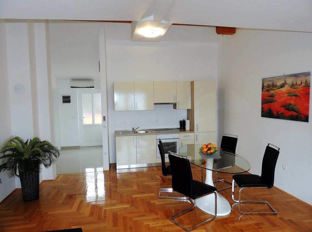 Apartment Cindy Ловран Экстерьер фото