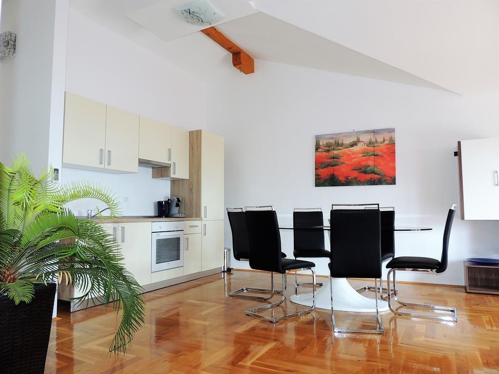 Apartment Cindy Ловран Экстерьер фото