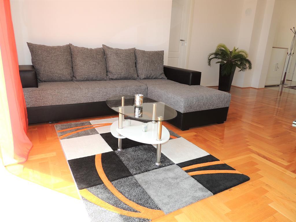 Apartment Cindy Ловран Экстерьер фото