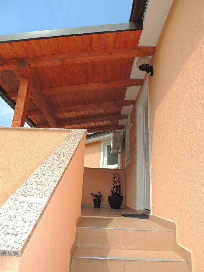 Apartment Cindy Ловран Экстерьер фото
